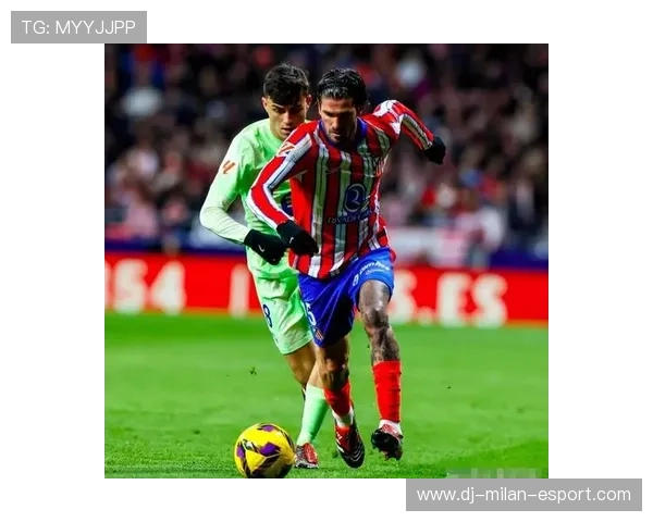 巴萨前场围攻让马竞疲于应对，费尔明扫射被挡出底线