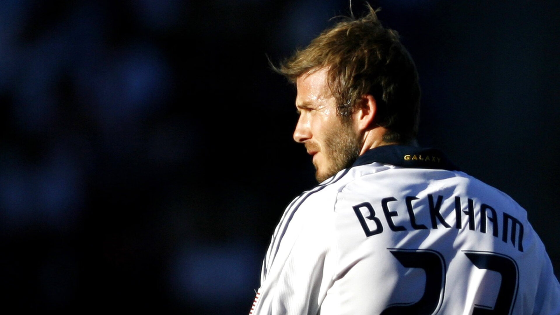 帆船长距离绕岛赛 变幻风向考验战术与耐心